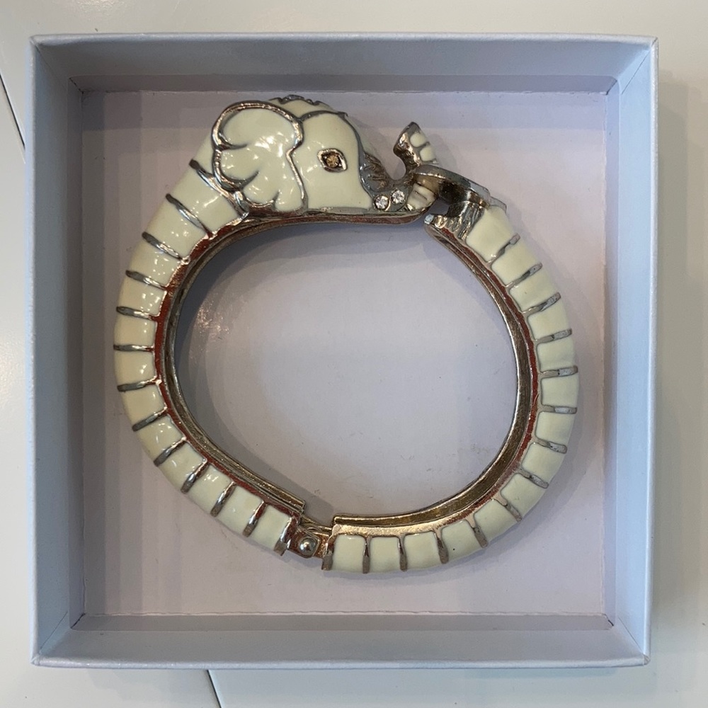 Elephant clasp bracelet